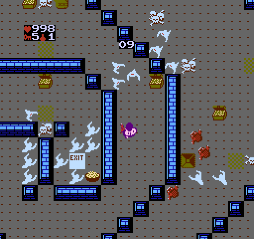 Gauntlet NES / Famicom Screenshot: Navigating through a ghost-filled maze...