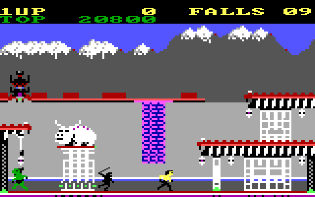 Bruce Lee IBM PC/Compatibles Screenshot: Running from the black ninja...