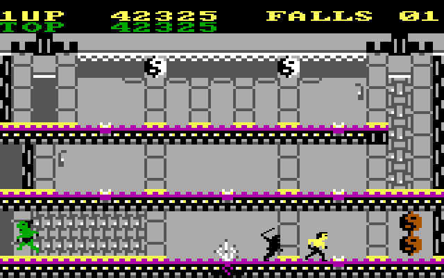 Bruce Lee IBM PC/Compatibles Screenshot: Help, I'm being chased!