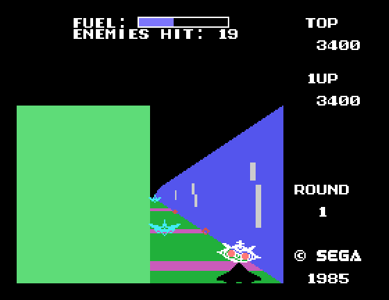 Buck Rogers: Planet of Zoom Sega SG-1000 Screenshot: One wall dodged, not shoot opponents in the path ahead...