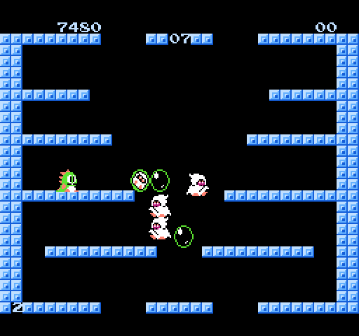 Bubble Bobble NES / Famicom Screenshot: Just a few more opponents to go on this level...