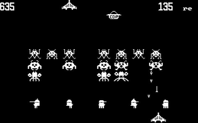 Space Commanders IBM PC/Compatibles Screenshot: Blast the saucers that fly overhead for bonus points!
