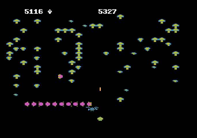 Centipede Atari 5200 Screenshot: Watch out for the rapidly approaching centipede and spider!