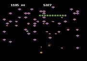 Centipede for Atari 5200 - When there aren't many mushrooms left, fleas fall and create some more...