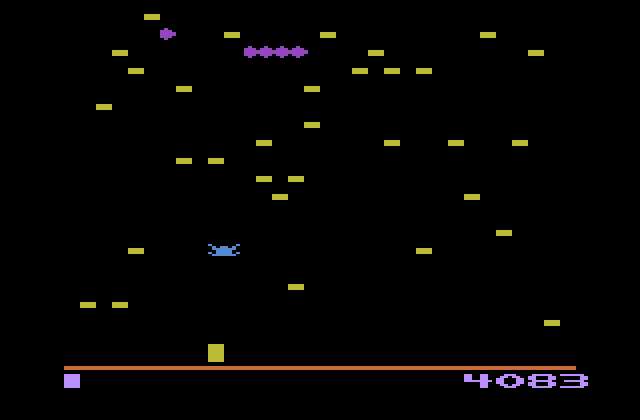 Centipede Atari 2600 Screenshot: Shoot the spider for bonus points...
