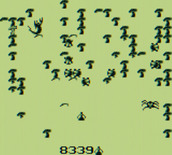 Centipede for Game Boy - The scorpion poisons mushrooms; better shoot it quickly!