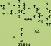 Centipede for Game Boy - Fleas form new mushrooms if you shoot too many.