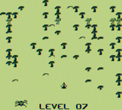 Centipede for Game Boy - On to level 7...the light colored mushrooms are the poisoned ones!