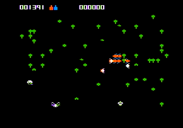 Centipede Apple II Screenshot: Game start; here comes the centipede!