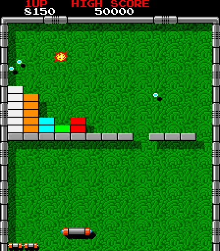 Arkanoid Arcade Screenshot: You can have up to 3 balls in play at one time.
