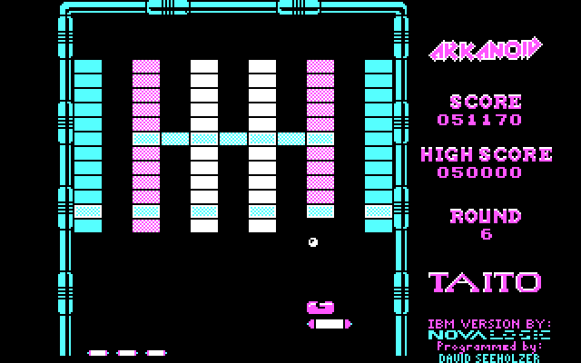 Arkanoid IBM PC/Compatibles Screenshot: About to catch a capsule.