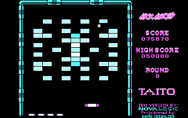Arkanoid IBM PC/Compatibles Screenshot: Some bricks can't be destroyed.