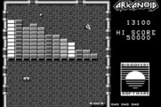 Arkanoid for Macintosh - Collect the "D" capsule to split the ball into three!