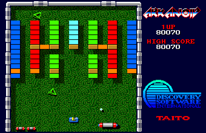 Arkanoid Amiga Screenshot: The blue "E" capsule expands your paddle size...