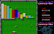 Arkanoid for Atari ST - Catch the green capsule for a sticky paddle.