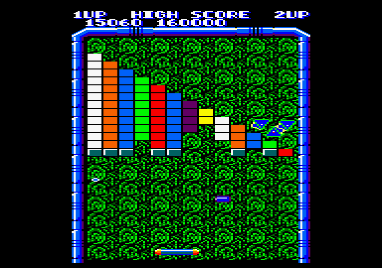 Arkanoid Amstrad CPC Screenshot: The large paddle can make things easier...