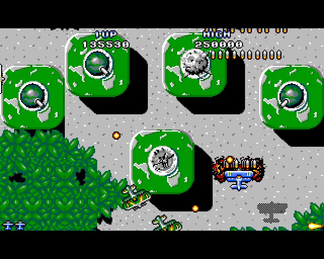 Sky Shark Amiga Screenshot: These large gun turrets block the end of the level.