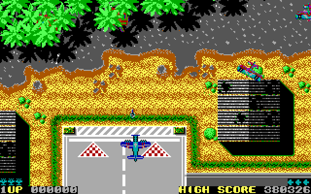 Sky Shark IBM PC/Compatibles Screenshot: Starting the game; enemy planes attack already...