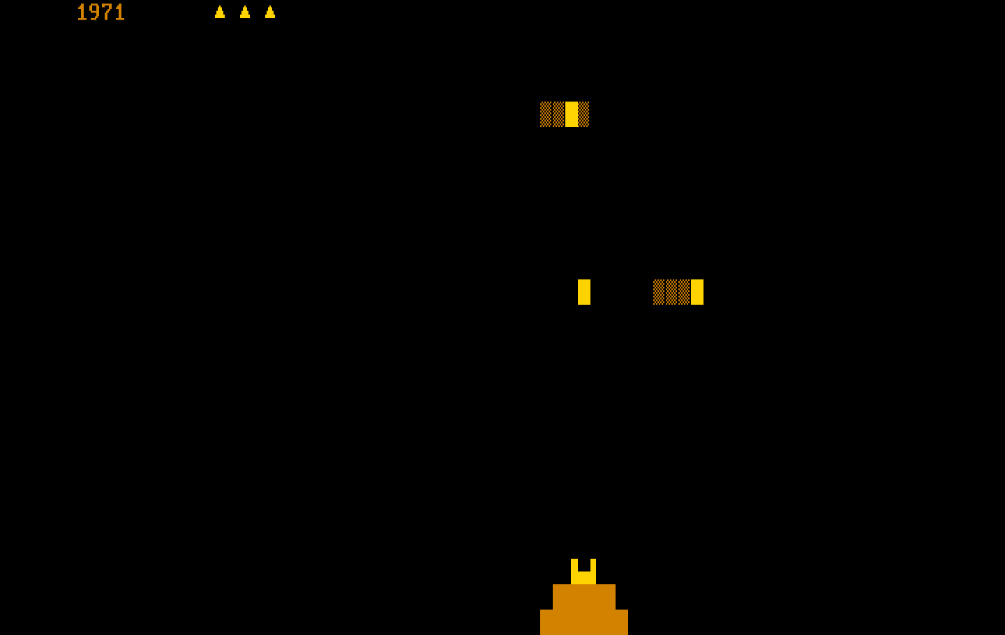 Czorian Siege IBM PC/Compatibles Screenshot: The final round of flying saucers.