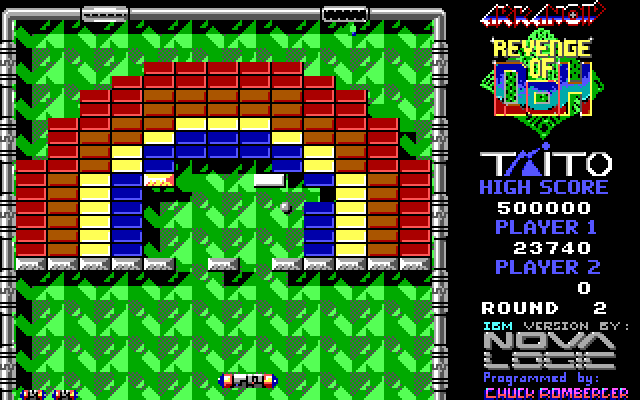 Arkanoid 2: Revenge of DOH IBM PC/Compatibles Screenshot: Destroying bricks on a rainbow shaped round.