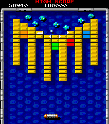 Arkanoid 2: Revenge of DOH Arcade Screenshot: The gold bricks can't be destroyed and form a challenging pattern.
