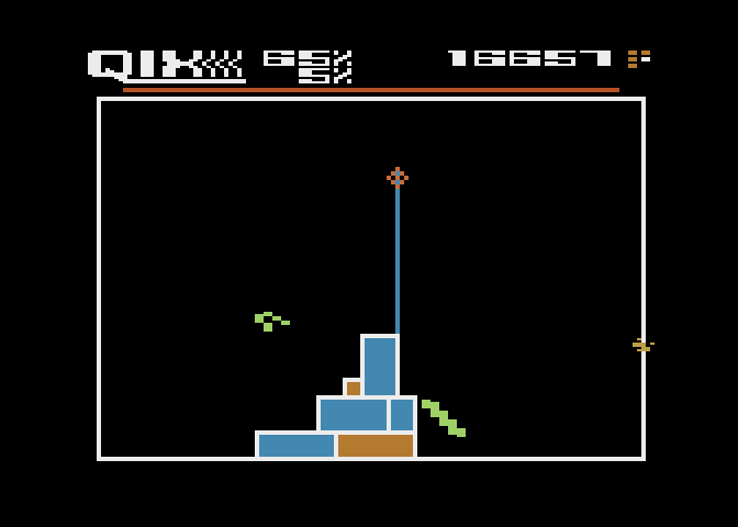 Qix Atari 5200 Screenshot: Attempting to split two Qix.