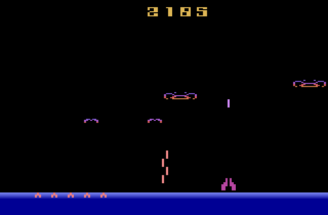 Demon Attack Atari 2600 Screenshot: Attempting to shoot demons...