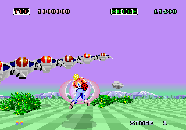 Space Harrier Arcade Screenshot: First wave of enemies attacks...