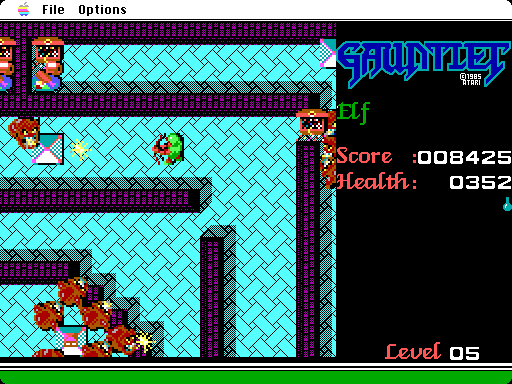 Gauntlet Macintosh Screenshot: Shooting a generator...