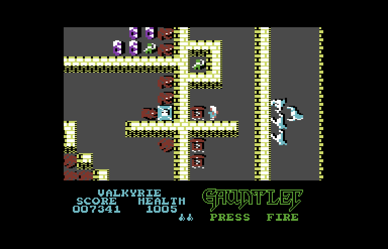 Gauntlet Commodore 64 Screenshot: Pick up treasures for bonus points!