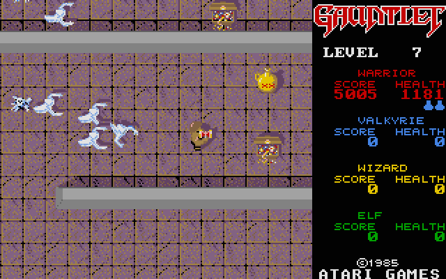 Gauntlet Atari ST Screenshot: Running from ghosts...