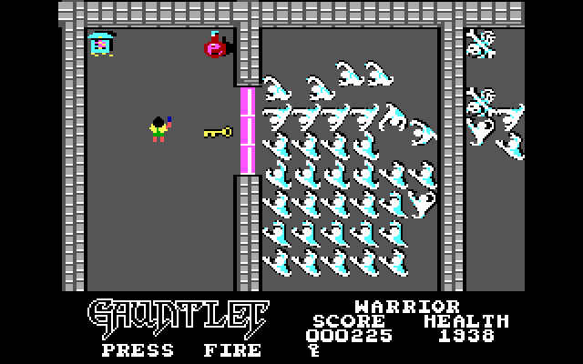 Gauntlet IBM PC/Compatibles Screenshot: Save keys to open doors.