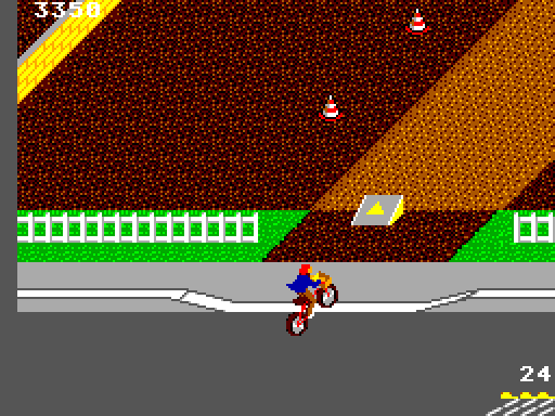 Paperboy Sega Master System Screenshot: Time for the obstacle course.
