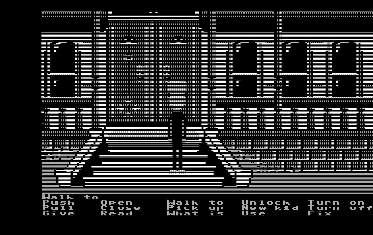 Maniac Mansion IBM PC/Compatibles Screenshot: The front door; if only I could find a key somewhere...