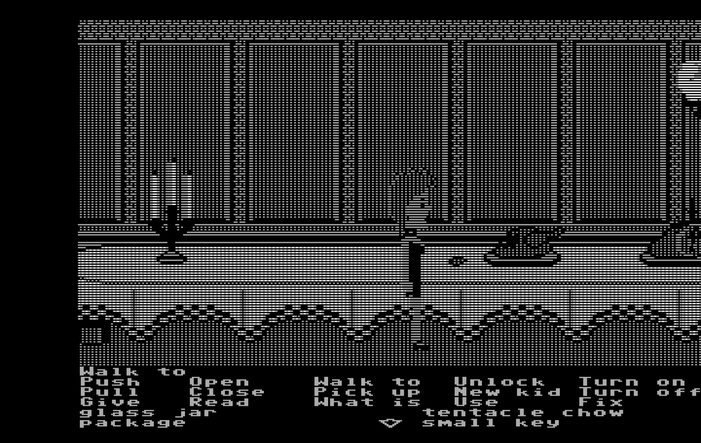 Maniac Mansion IBM PC/Compatibles Screenshot: Oh look, some old turkey! Should I take it?