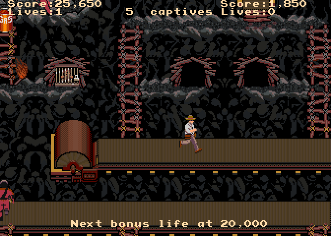 Indiana Jones and the Temple of Doom Arcade Screenshot: Don't get crushed on the conveyer belt!