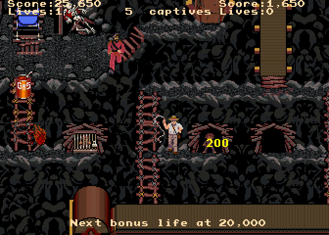 Indiana Jones and the Temple of Doom Arcade Screenshot: A rescue in progress...